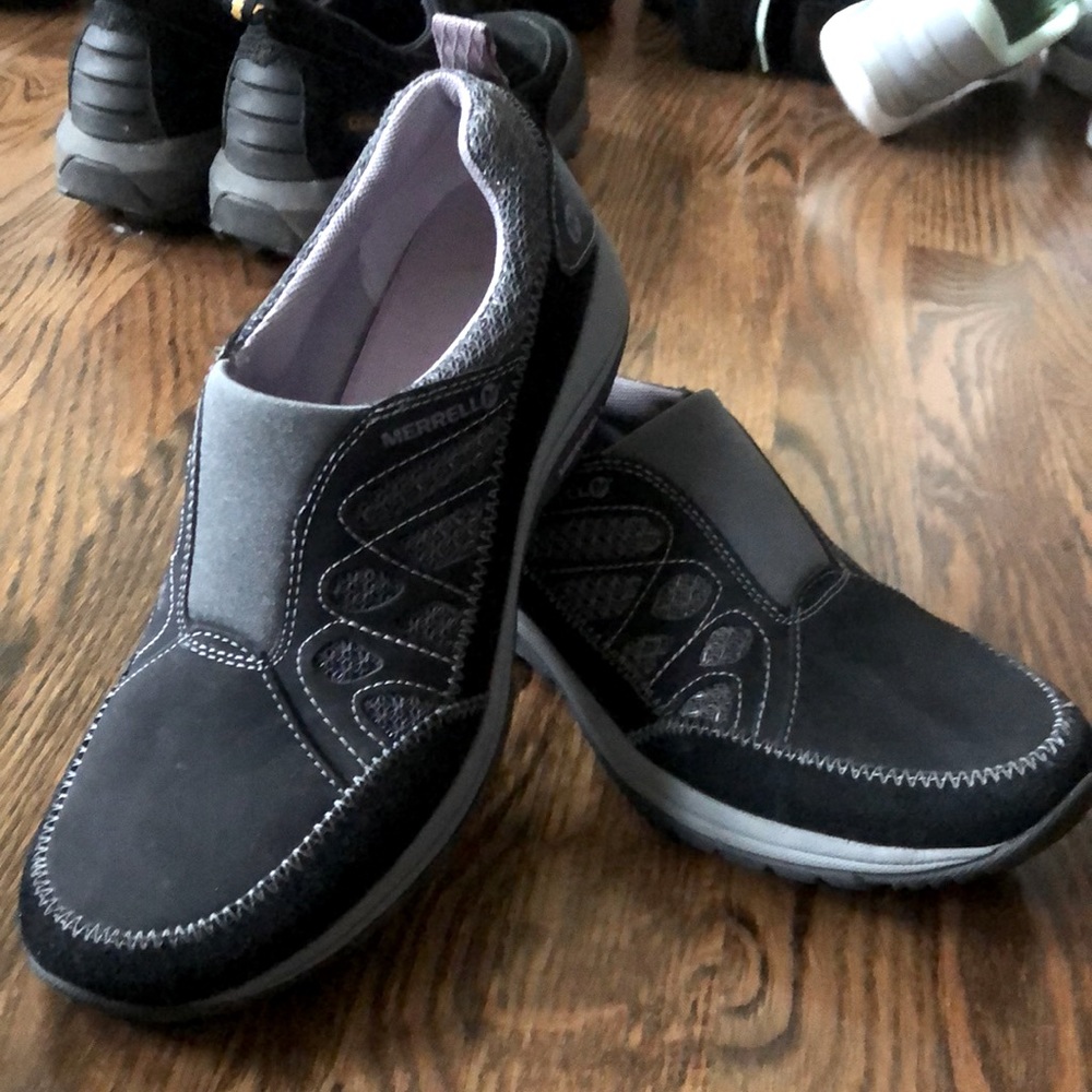 Literally wore once on short walk..like new.